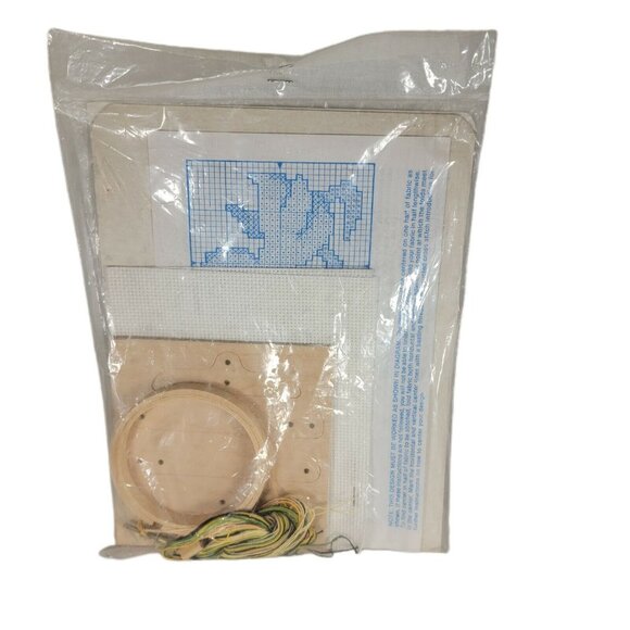 Dimensions Wind Chimes Cross Stitch Welcome w/ Bird and Birdhouse B-30 - Picture 3 of 3